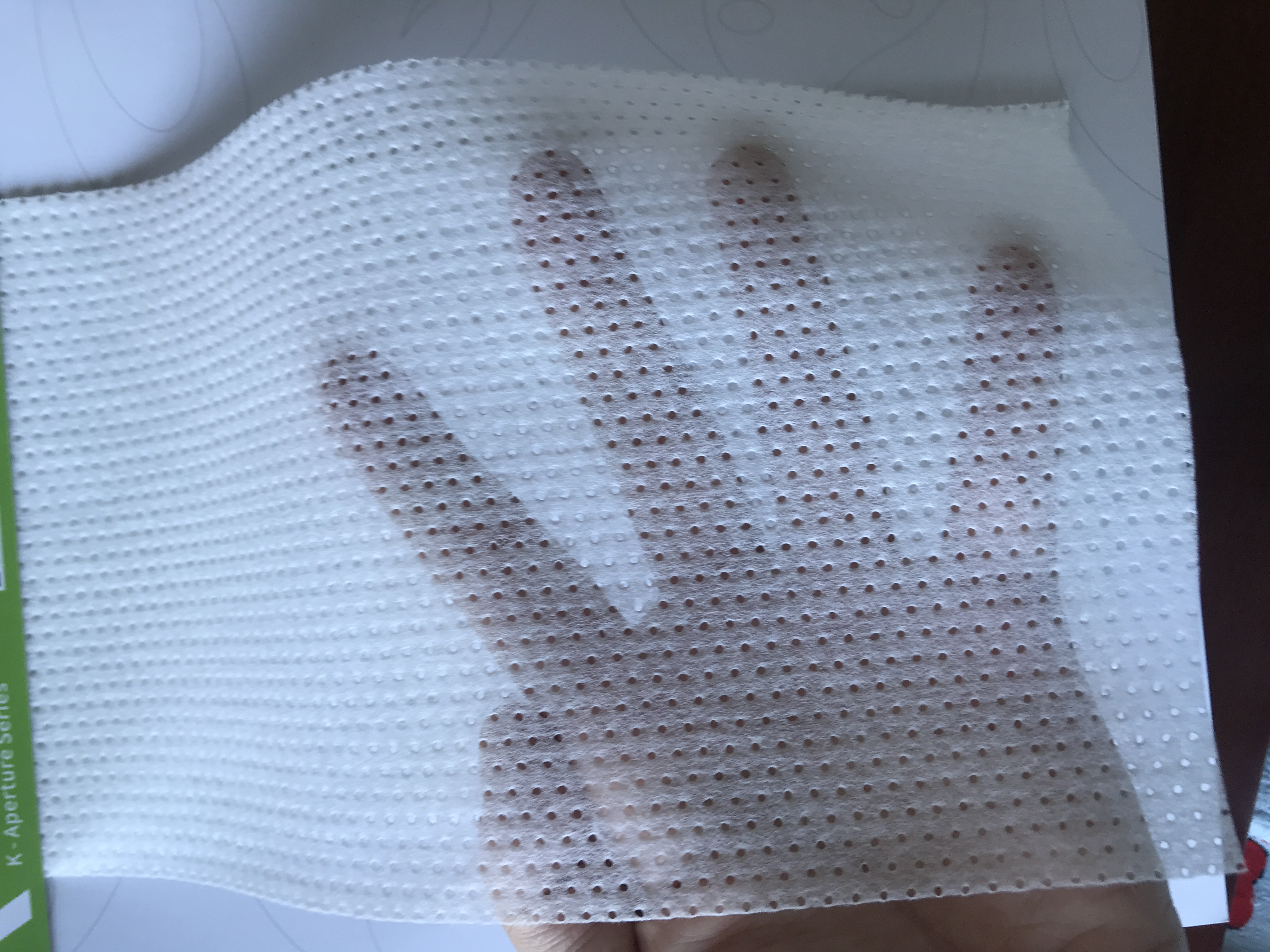 Super Soft Perforated Small Round DOT Hot Air Through Nonwoven for Hygiene Product (K02)